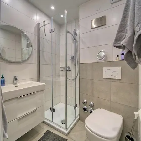 - Haus D, App 0d1002 Daire
